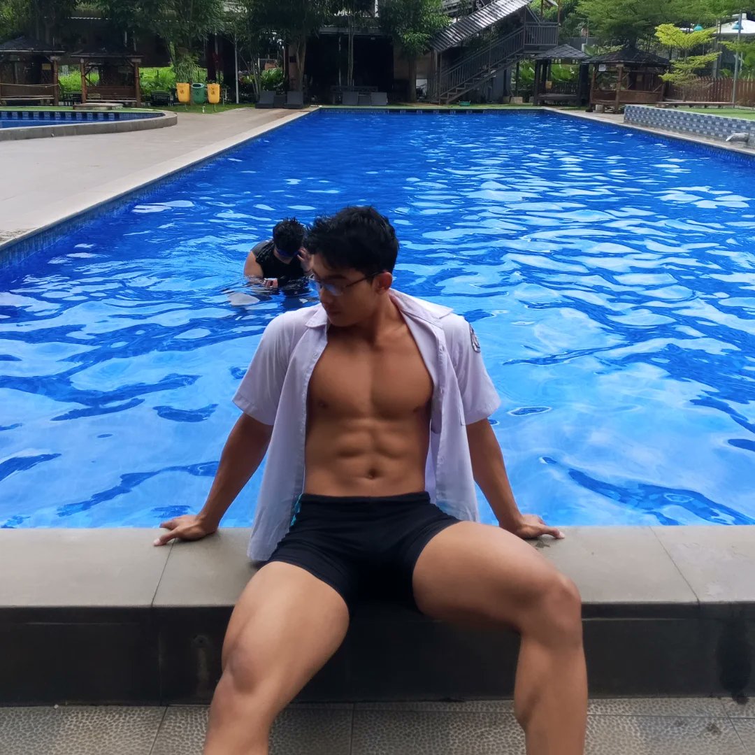 shirtlessboyid's tweet photo. Praktek renang penjaskes https://t.co/ixjDZJHfb5