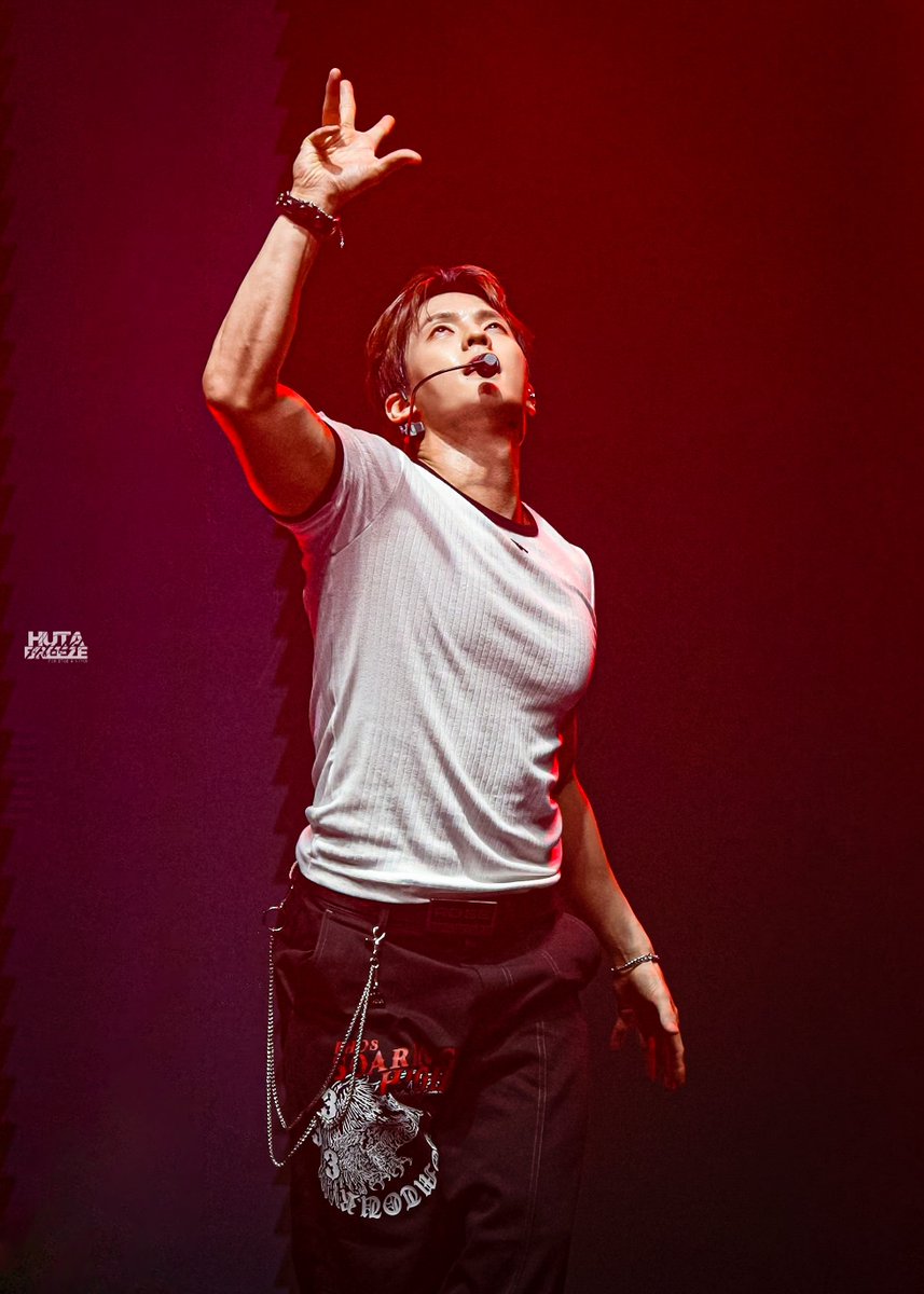 hutabreeze's tweet image. 260116 HOOK - WHO KING BANGKOK D1  
❤️

#허타람찌 #민혁 #이민혁 #LEEMINHYUK #HUTA #비투비 #BTOB @btob2mh