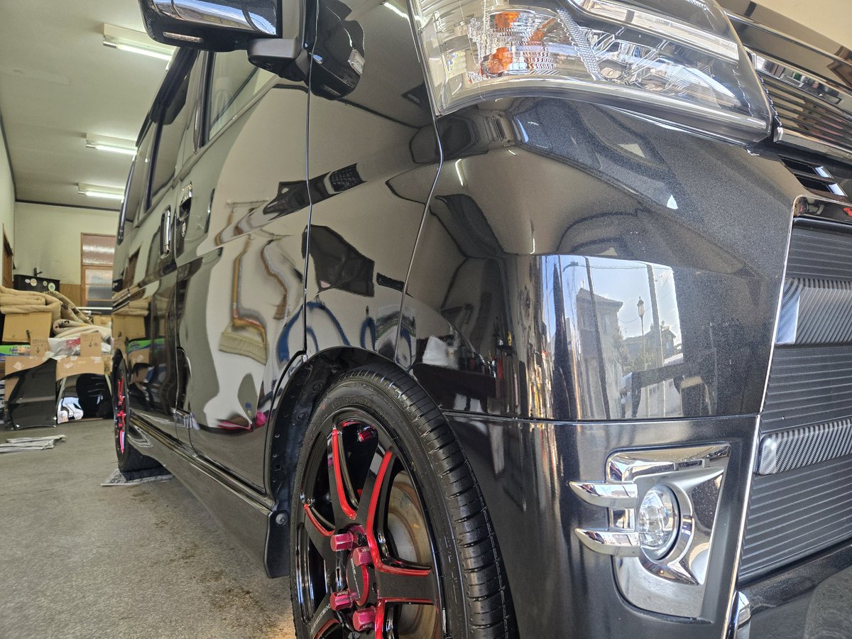 YOSHI96455353's tweet photo. 洗車完了～🎵　
今日の仕上げはSPASHAN CLASSIC TOP
本来ワックスの上に施工するみたいやけど、艶の相性が良さそうなんで、あえてKIRAX改の上に🤣　
これ、透明感と濡れ感のバランスがかなり良くなるな😍　
明日の変化に期待やな😁　
#SPASNAN
#spashan
#CLASSICTOP https://t.co/Y3oE2nTYom