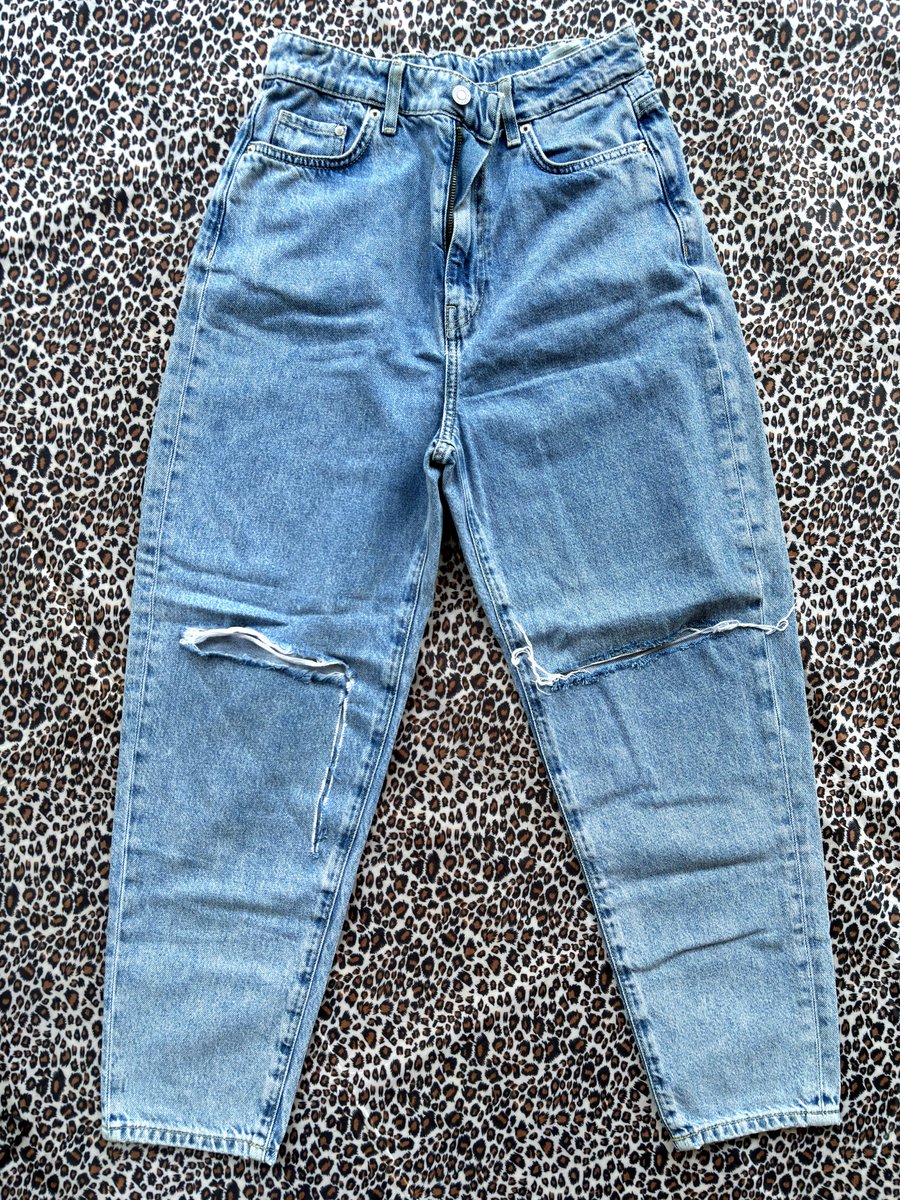 lavenderkkoch's tweet photo. 8. Jeans Sobek H&amp;M
- Size 36
- Dijual krn kebesaran
- BB/TB 45/163
- CO Shopee
- Dari Boyolali, Jawa Tengah

💰 50k

https://t.co/WgbJZzXqmx https://t.co/Q43xIgFrTk