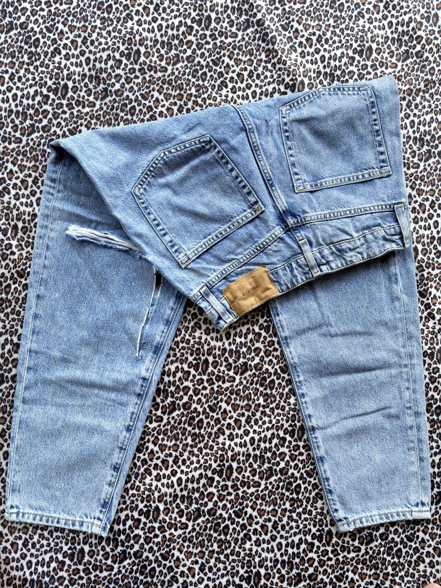 lavenderkkoch's tweet photo. 8. Jeans Sobek H&amp;M
- Size 36
- Dijual krn kebesaran
- BB/TB 45/163
- CO Shopee
- Dari Boyolali, Jawa Tengah

💰 50k

https://t.co/WgbJZzXqmx https://t.co/Q43xIgFrTk