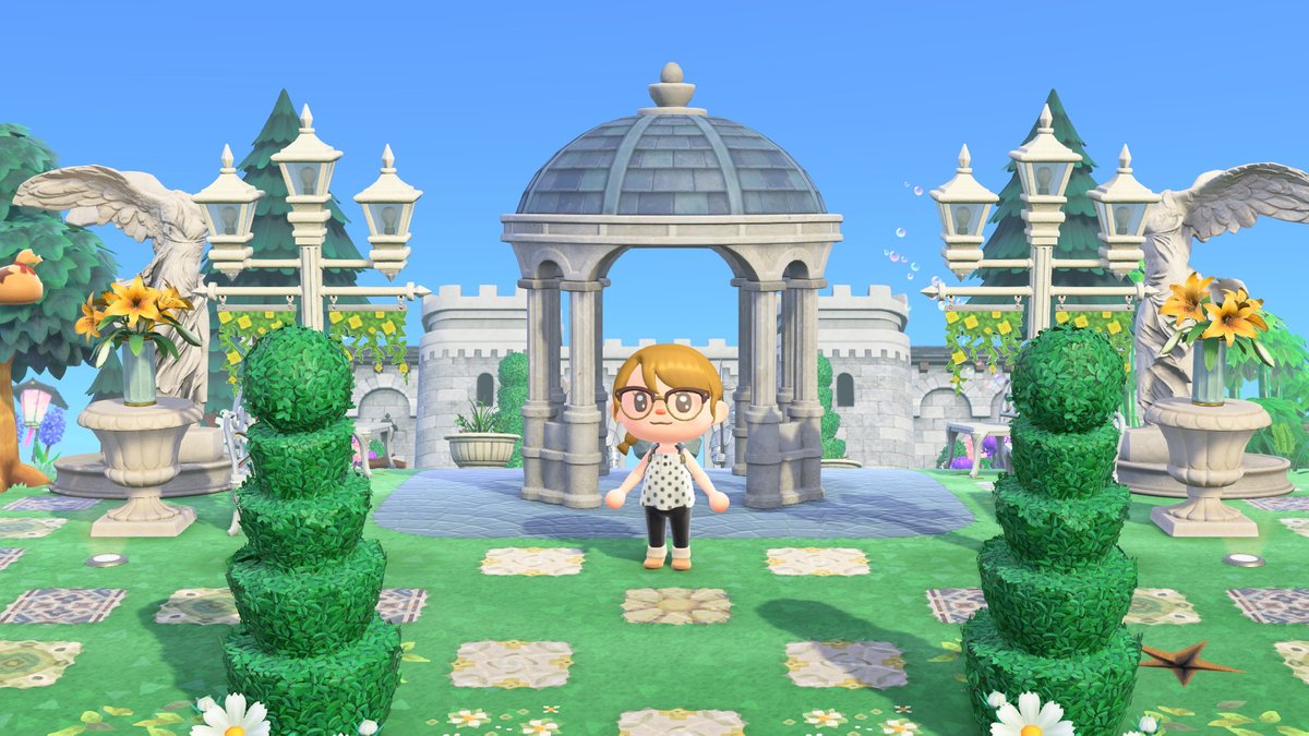 성 입구에서 사진 찍고 집에 가려했는데
정확하게 언니가 보여서 웃음ㅋㅋㅋㅋㅋㅋ
근데 언니 왜 삽들고 있어... 나 묻으려고..?