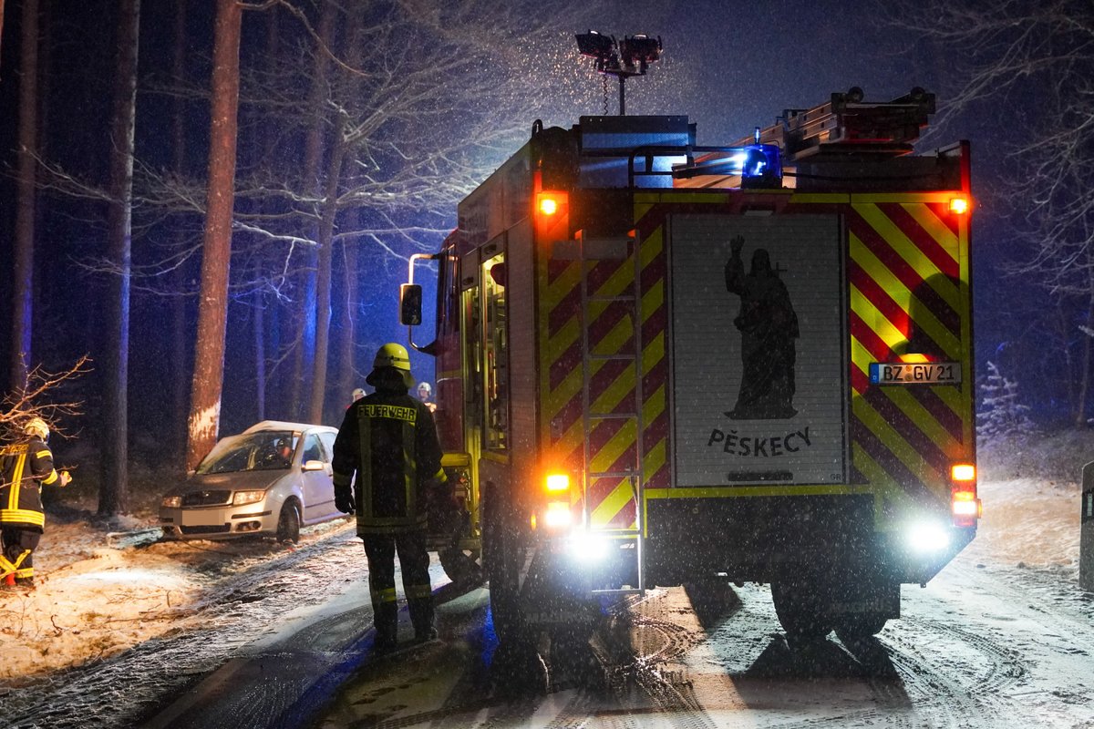 Neuer Beitrag online!
Verkehrsunfall zwischen Piskowitz und Zerna – Fahrerin verletzt 
Zu einem Verkehrsunfall kam es am Donnerstagabend auf der S97  zwischen Piskowitz und Zerna. Eine Fahrerin war mit einem Skoda aus Richtung Piskowitz in Richtung Zern...
blaulichtreport-lausitz.de/verkehrsunfall…