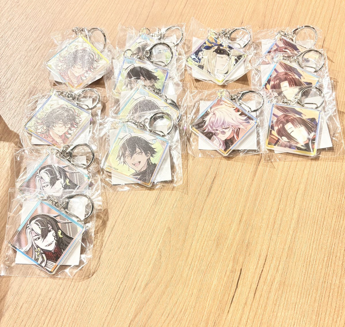 Yuk1_Vfgo's tweet image. 【交換】fgo ホテルカルデア　缶バッジ　アクリルキーホルダー　

譲:ダンテ・マーリン・テスカトリポカ・オジマンディアス・高杉晋作・蘆屋道満・太公望

求:オベロン(アクキー↔︎缶バも可)

本日2/1・2/2手渡しまたは郵送にて。