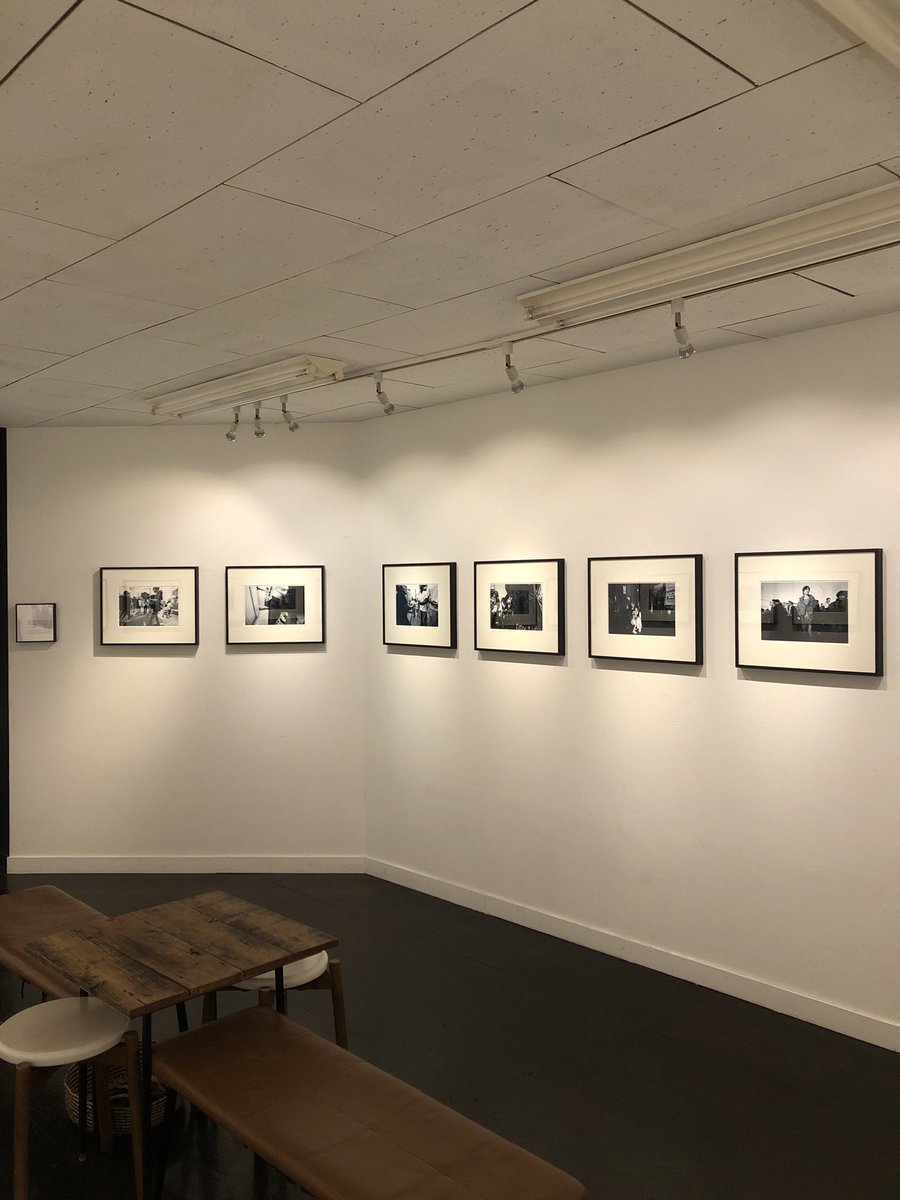 InfoJunktion's tweet image. サードディストリクトギャラリーでは牟田義仁写真展「copypasta」が2月8日（日）まで会期中無休で開催中です。
個の眼差しからカメラの視野を解放する、ノー・ファインダー撮影のストリート・スナップショットによる写真（史）再考の試み。
是非ご覧ください。
3rddg.com