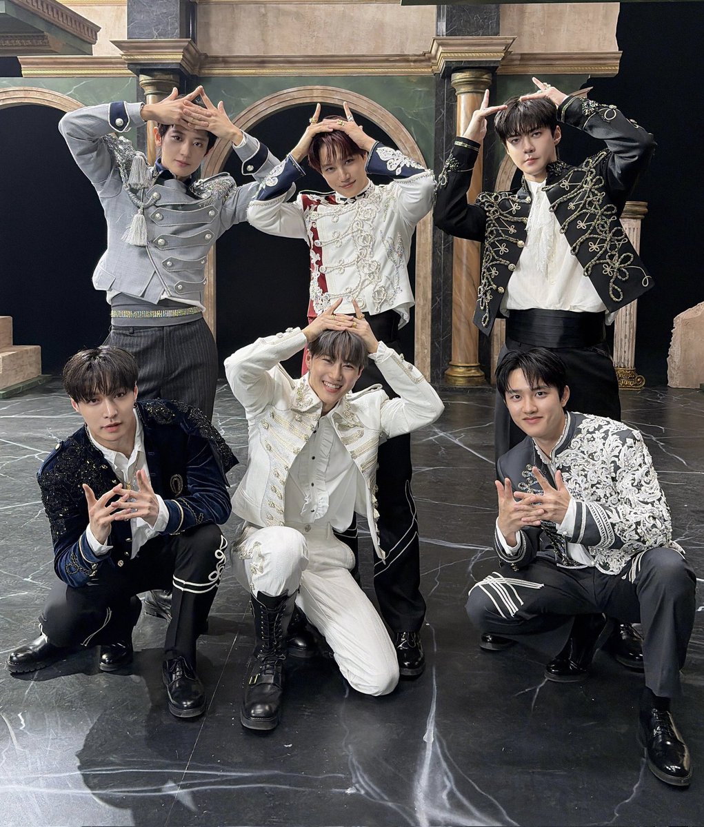 SUHOLOOK's tweet image. 5 Music Show wins for Crown!!! 🏆✨️
Congratulations, EXO!!! 🥳

🏆 Show Champion #Crown1stWin
🏆 M Countdown #Crown2ndWin 
🏆 Music Bank #Crown3rdWin 
🏆 Show! Music Core #Crown4thWin 
🏆 Inkigayo #Crown5thWin 

#EXO_Crown #REVERXE #SUHO #수호