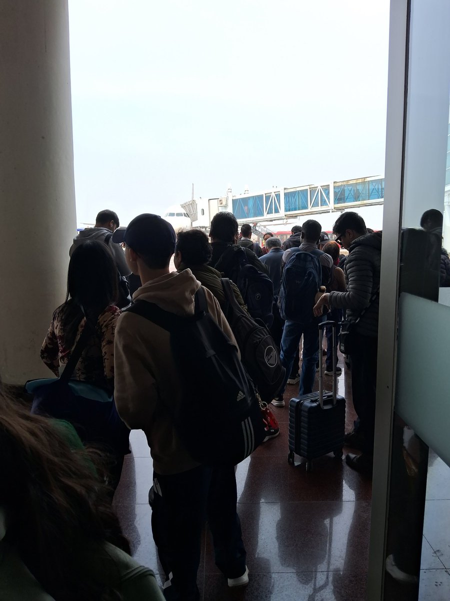 How to streamline boarding at @Varanasi #airport @VNS <a href="/IndiGo6E/">IndiGo</a>. Last minute gate change leads to delays and a mess. OTP - on time problem