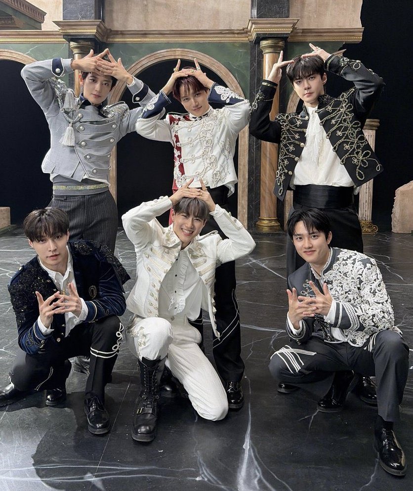 exochartstats's tweet photo. EXO 'Crown' achieved a Grand Slam winning all music shows this week 👑

🏆 Show Champion #Crown1stWin
🏆 M COUNTDOWN #Crown2ndWin
🏆 Music Bank #Crown3rdWin
🏆 Music Core #Crown4thWin
🏆 INKIGAYO #Crown5thWin 

@weareoneEXO #EXO #EXO_Crown https://t.co/JLAnuwzUZ0