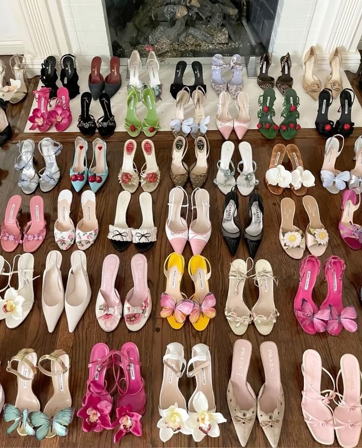 geniuswomanvibe's tweet photo. heelsaholic https://t.co/xE0YwSBdve