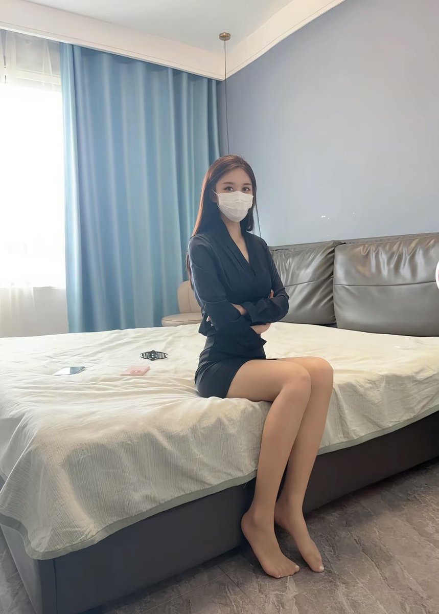 某传媒极品反差董助，带到家里调教，会的活太多了，逼嫩水多，私我带你飞