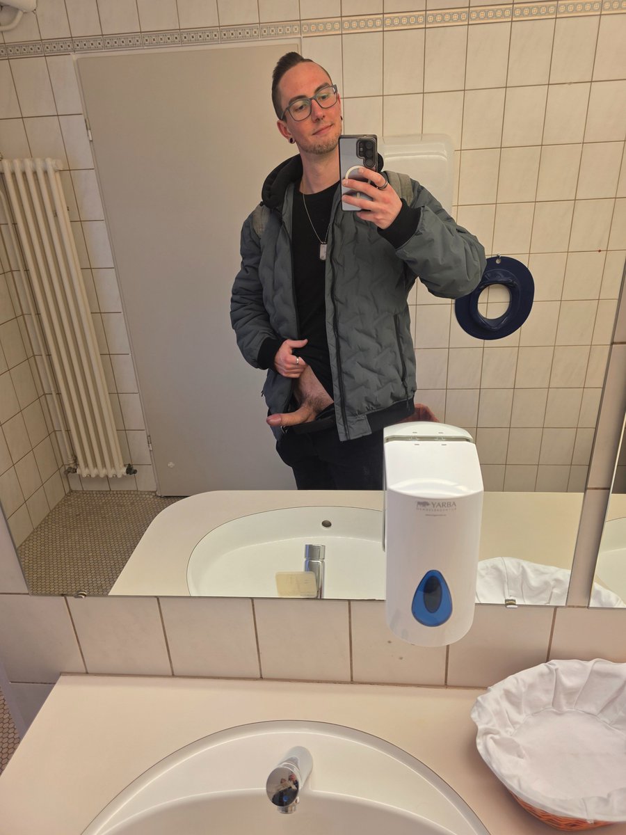 Prinzxluke's tweet photo. Public Restroom Cruise😈🍆💦

Waiting for some delicious Holes to fuck🫦

What would u do if u see my with my Huge 21cm Cock in the Public Restroom😏🔥

Currently -40% off for my New Blowjob Slut Video!🥵🤤
https://t.co/GncXrz6uCI https://t.co/fT7EFoyRQu