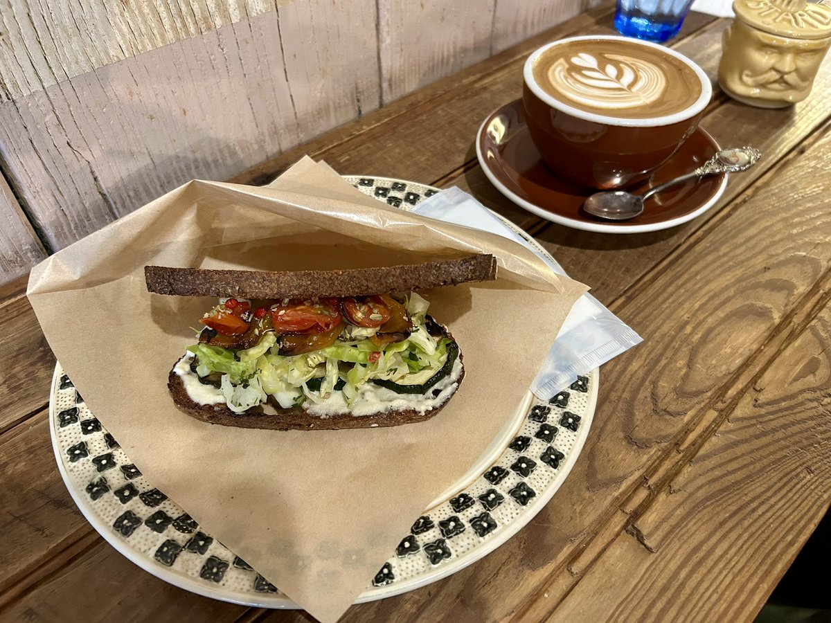 自分史上、最も高価なサンドイッチを食べました
慣れないことをするものじゃあないな、と悟ったDCです🤣