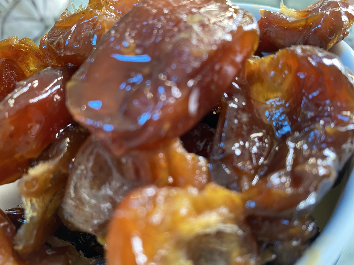 RANOF_'s tweet image. صدقت نحتاج خبيرلان المخلص #والمتميز لايملك الاتموره العضويه ويسمع عن هذاويضيع الصالح والمجتهد بتموره لعدم وضع الكيماوي او هرمون مصرع لان المزرعه خاصه ومازاد نزل للسوق تمورناتنتج وتوزع ومازادللبيع ولله الحمد صغر الحبه دليل العضويه والطعم هو الفاصل لاتفرح بشقارة التمور اوكبر الحبه