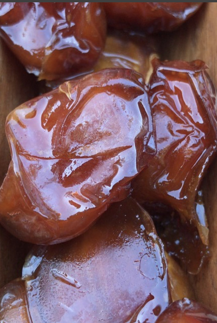 RANOF_'s tweet image. صدقت نحتاج خبيرلان المخلص #والمتميز لايملك الاتموره العضويه ويسمع عن هذاويضيع الصالح والمجتهد بتموره لعدم وضع الكيماوي او هرمون مصرع لان المزرعه خاصه ومازاد نزل للسوق تمورناتنتج وتوزع ومازادللبيع ولله الحمد صغر الحبه دليل العضويه والطعم هو الفاصل لاتفرح بشقارة التمور اوكبر الحبه