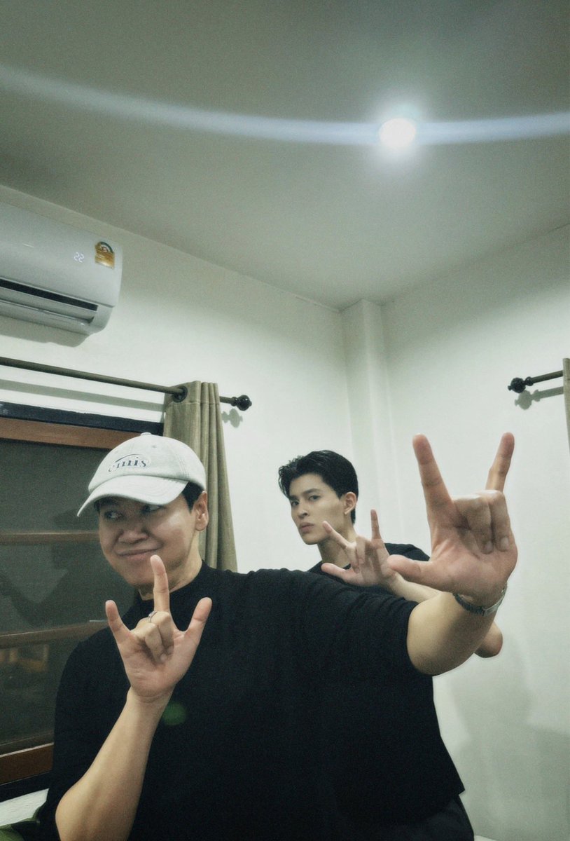 xiseks's tweet image. Cheers to 25….
Old enough to grow up,
young enough to dream.
Once again, healTHEE in body, wealTHEE in soul,
and rich in dreams.

 #Happy25thPondDay