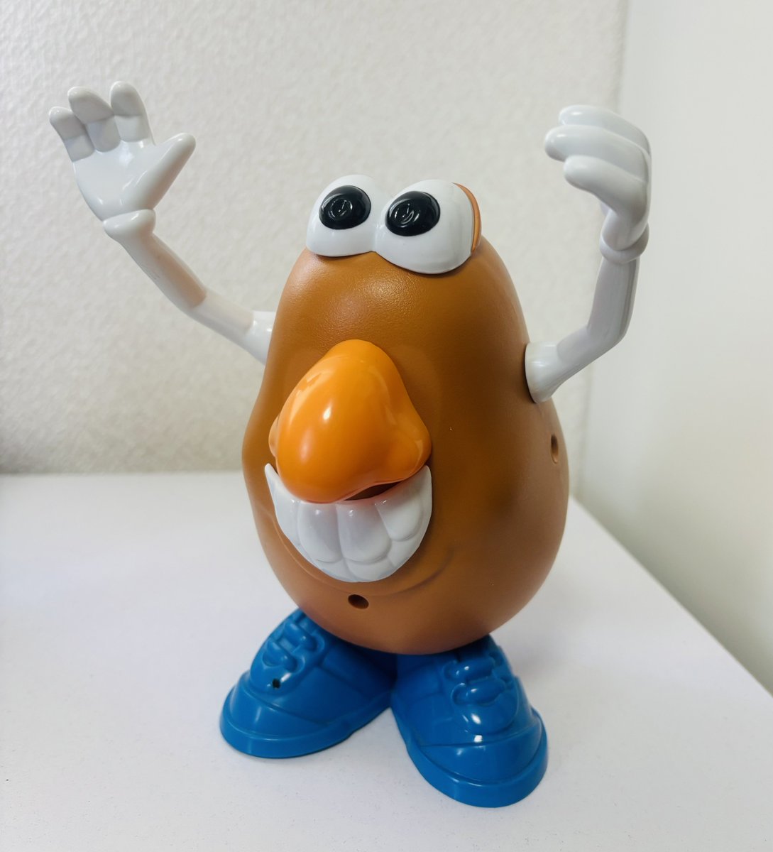 リサイクルショップで購入したミスター・ポテトヘッドで遊ぶなど