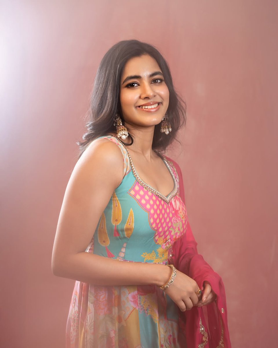 HydTimes's tweet photo. #ShivaniNagaram steps into the #spotlight with a #graceful #ethnic look, pairing a #pastel-hued #floral anarkali with #delicate detailing and a #contrasting dupatta — a soft, #elegant ensemble that blends #tradition with #contemporary charm https://t.co/rICvdoUYXW