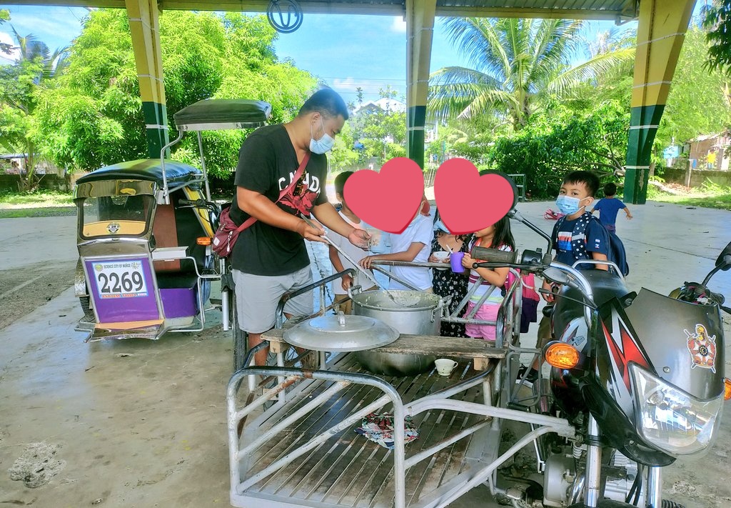 _channnIt's tweet photo. Free food for children. 🥰 https://t.co/Z2IKinHrEy