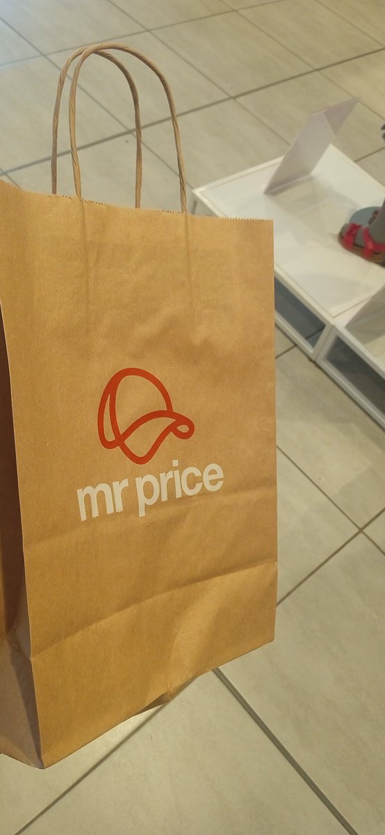LTQhobs's tweet photo. The whole reason of paying for PLASTIC bags is to regulate PLASTIC 

So, @MrPriceSport @MRPfashion why are your PAPER bags even more expensive than plastic bags? https://t.co/7G5AyHlaan