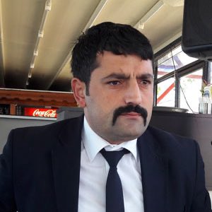 MHP Rize İl Başkanı İhsan Alkan, Cumhur İttifakı’na ateş püskürdü:

“Emekliyi yok sayarsanız, emekli de sandıkta sizi yok sayar. 

Anam bile bana ‘Çözemezseniz sandıkta cevabını alırsınız’ diyor.”