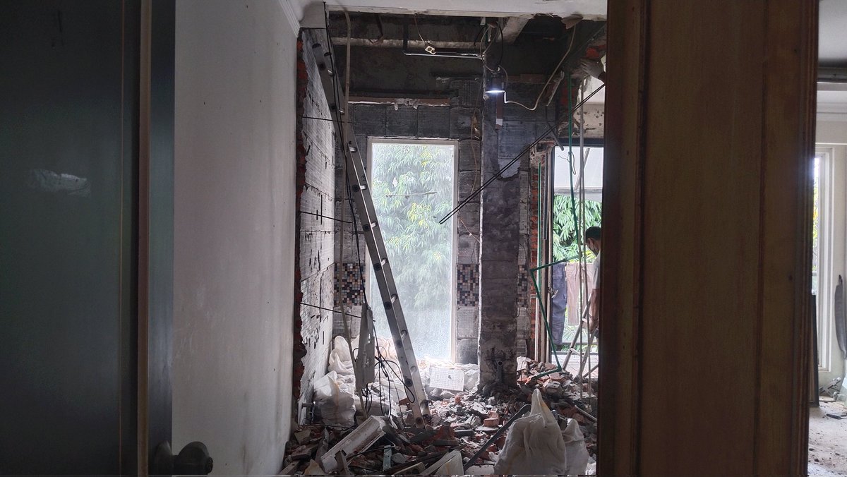 Minggu mantau tukang biar pada semangat kerjanya. 
Kerja yang bener jangan jadi buzzer ya.