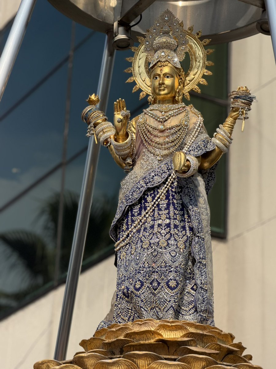 Siriyalin's tweet image. พระแม่ประทานพรสมปรารถนาทุกประการ เงินทองไหลมาเทมา มีโชคมีลาภทุกคนที่พบเจอทวิตนี้  🙏🏻✨🕉️