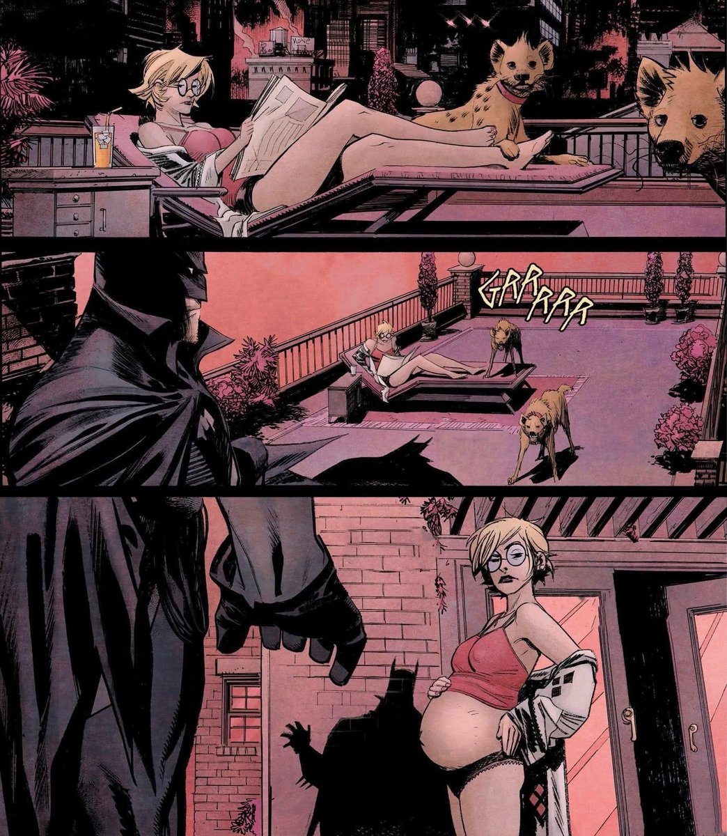 blognaointendo's tweet photo. Bud e Lou percebem a presença do Batman.
𝐇𝐚𝐫𝐥𝐞𝐲: Você continua esquecendo... que eu sou a única em Gotham de quem você não consegue se aproximar sem ser notado.
𝐁𝐚𝐭𝐦𝐚𝐧: O Coringa está sob custódia. Preciso da sua ajuda pra interrogá-lo.
𝐇𝐚𝐫𝐥𝐞𝐲: Tô nem aí pro Coringa, Morcegão. E você sabe disso.
𝐁𝐚𝐭𝐦𝐚𝐧: E o Jack Napier?
𝐇𝐚𝐫𝐥𝐞𝐲: O Jack se foi.
𝐁𝐚𝐭𝐦𝐚𝐧: Você não tem certeza disso.
𝐇𝐚𝐫𝐥𝐞𝐲: Eu não posso passar por isso de novo... meu coração não aguenta. Além do mais, tenho outras coisas com que me preocupar.
Harley levanta a blusa e mostra a barriga.
𝐁𝐚𝐭𝐦𝐚𝐧: Você está grávida?
𝐇𝐚𝐫𝐥𝐞𝐲: O melhor detetive do mundo... sem dúvida nenhuma.
HQ: Batman: A Maldição do Cavaleiro Branco (Batman: Curse of the White Knight) edição #2.