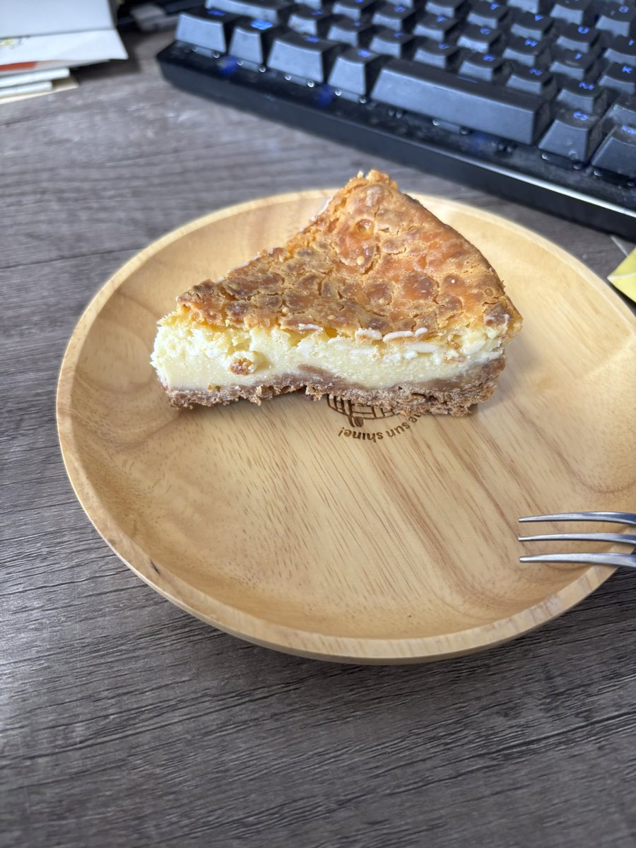 straycat1900's tweet photo. チーズケーキいい感じ！ https://t.co/z2Dax6Jm0L
