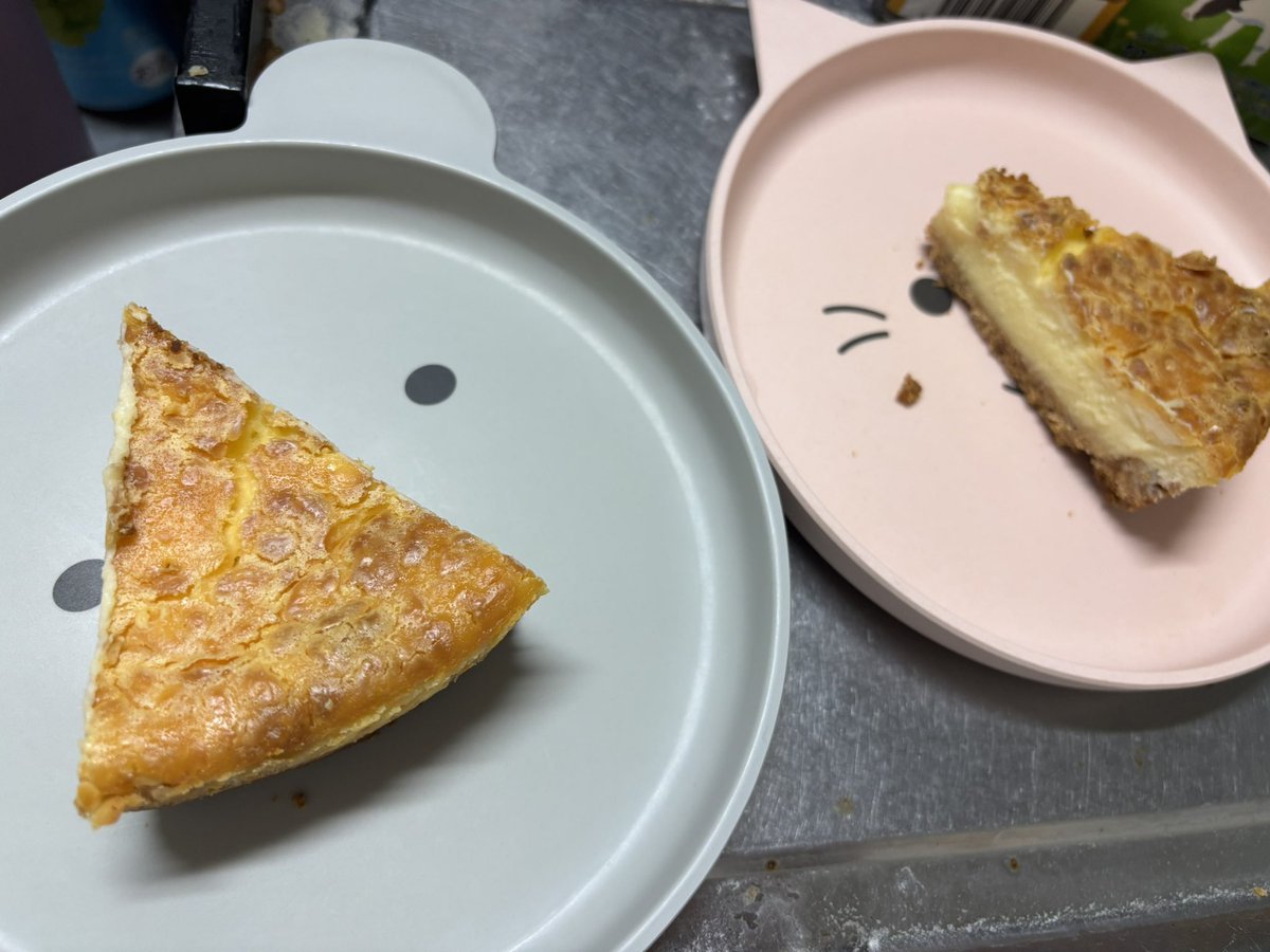 straycat1900's tweet photo. チーズケーキいい感じ！ https://t.co/z2Dax6Jm0L