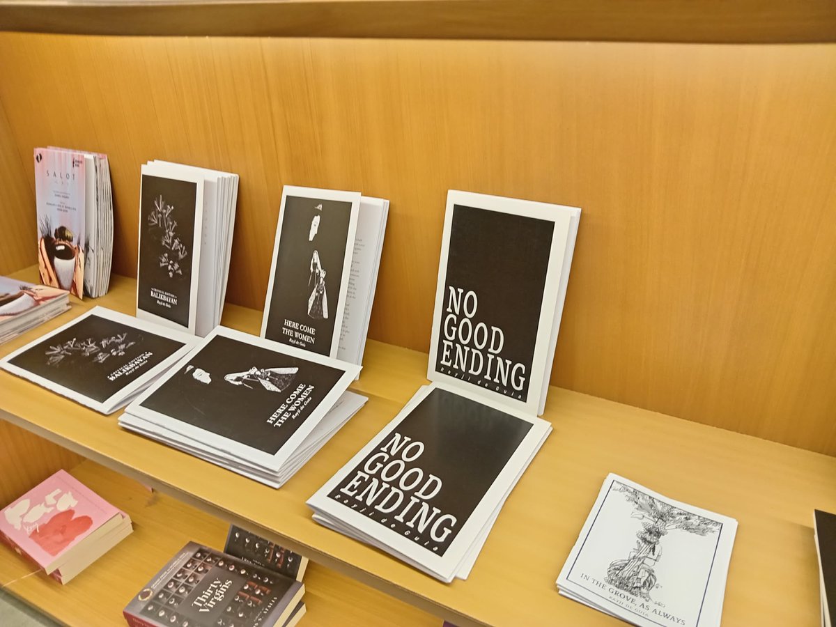 rayjideguia's tweet image. nakilatag ng kaunting kopya ng mga zines ko sa PS One Ayala Reads ng Packing Sheets, sa The Stacks. 

salamat kay @rainbowpeejay ✨️