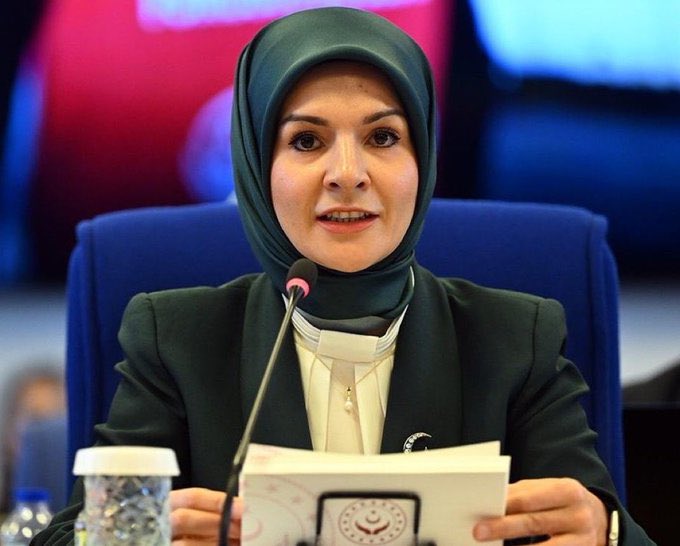 solcugazete60's tweet image. Biyometrik verilerin internette kullanılmasının sakıncaları sorulan Aile ve Sosyal Hizmetler Bakanı Mahinur Özdemir Göktaş:

"Bütün bilgilerimiz zaten Amerika’nın elinde değil mi?”

(Sözcü)