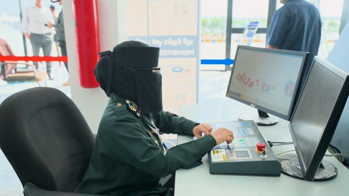 استمرار توافد المسافرين إلى مطار المخا في أول يوم من تدشين العمل رسميًا في المطار
#قناة_الجمهورية
#مطار_المخا
#الساحل_الغربي