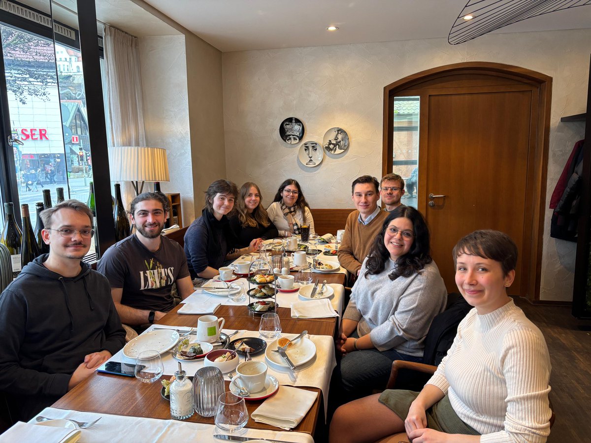 Gestern haben wir <a href="/CostanzoVivien/">Vivien Costanzo</a> für einen europäischen Politikbrunch getroffen, um über ihre Arbeit und Alltag als junge Abgeordnete im Europaparlament zu sprechen. Danke für den Austausch und das gute Gespräch!💚