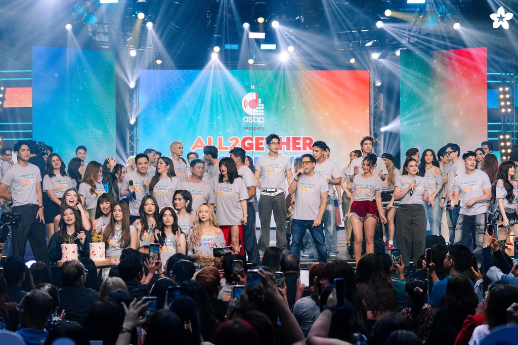BINI_ph's tweet photo. Thank you, @ASAPOfficial fam, for all the love and adding the sweetest touch to @bini_aiah and @bini_jhoanna’s birthday celebration!🎂✨

ALL2GETHER KAPAMILYA tayo!🫶🏻🥹

#BINI #BINIGLOBAL https://t.co/wmElYHetFH