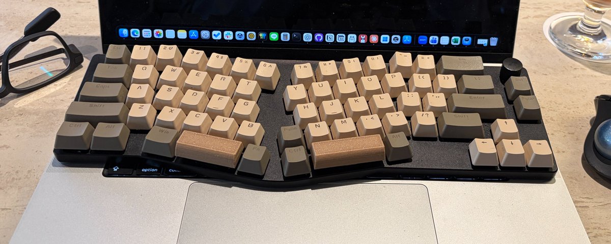 おでかけキーボードKeychron K11 Pro（ロープロファイル・ALICE配列
