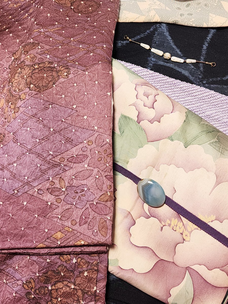 今日は、このコーデを着てきました〜👘 ○ネイビーモダン柄ウール着物