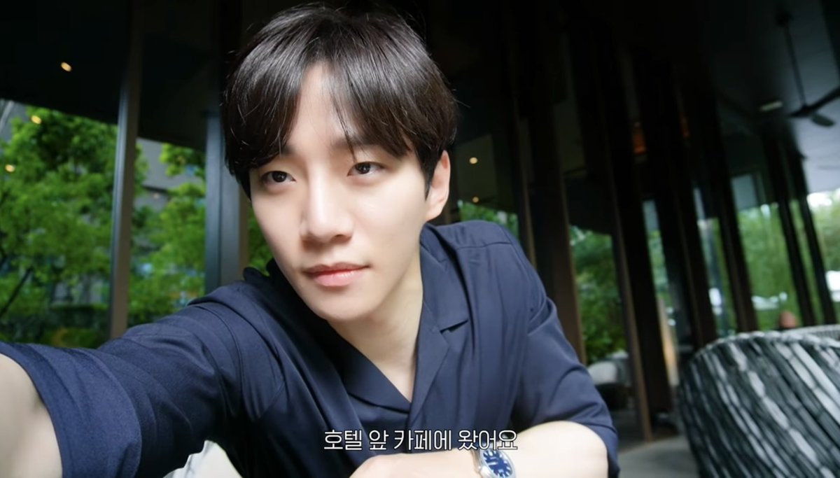 じゅのさん席に移動させてもらってカフェタイム☕️🍰

📍CRAFT@KIMPTON MAALAI BANGKOK  74番席

席が空いてたら勝手に座ってオーダーするスタイル☺️💕

#이준호 #LEEJUNHO #李俊昊