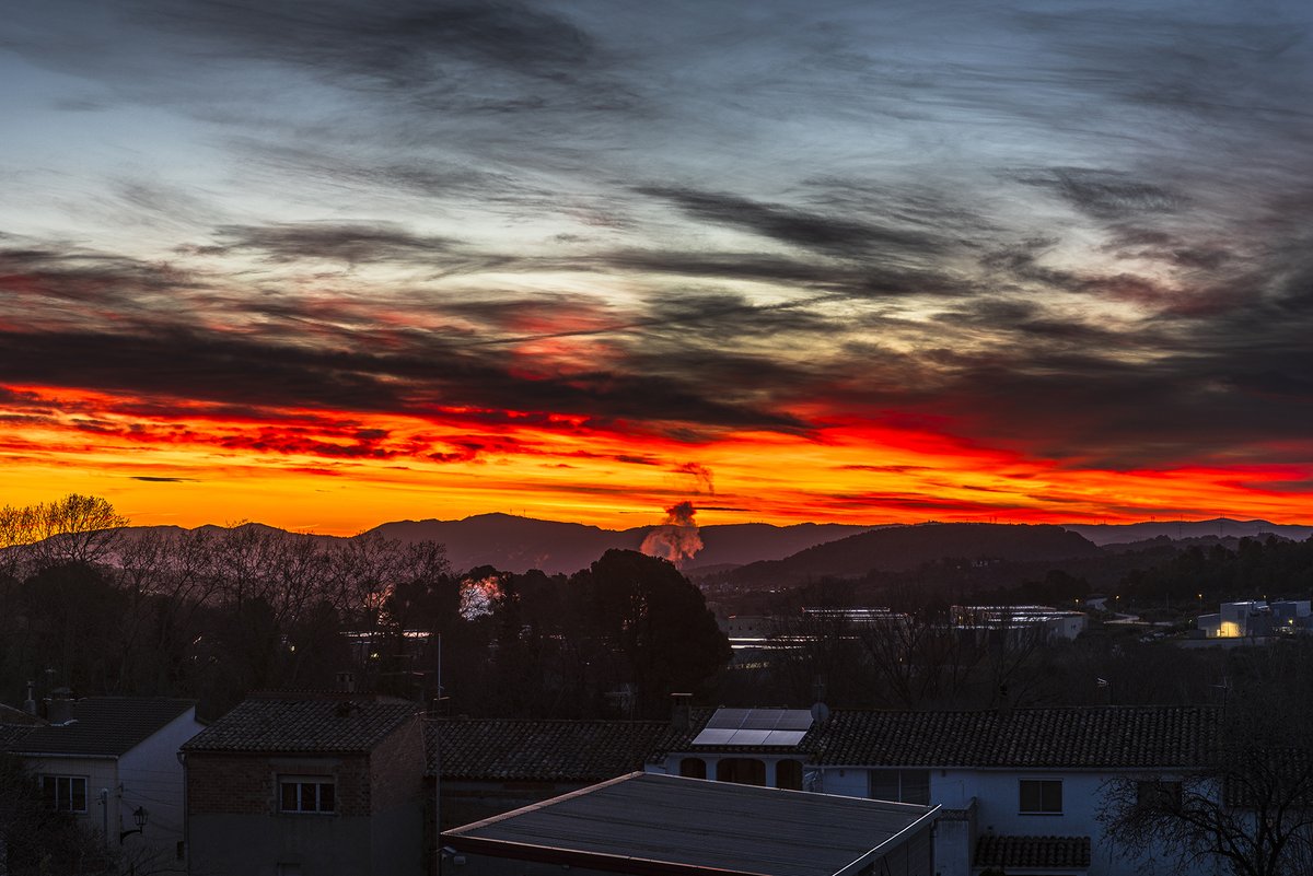 santquintimeteo's tweet photo. Buenos días, #salidadelsol hoy con nubes altas y medias, mínima 5.8º y golpe máximo de viento ayer de 72 km/h. @tiempobrasero @Tiempo_Mercedes @HimarGonzalez @marcredondo @MeteoredES @RosaliaFdz @AEMET_Cat @ame_asociacion @lasextameteo https://t.co/fKc0Bm1tMj