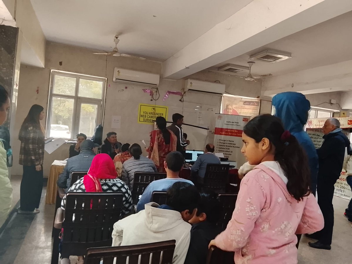 आज बेगमपुर कम्युनिटी सेंटर में डाक, बचत बैंक, बीमा और आधार मेला का सफल आयोजन किया गया।
सभी नागरिकों से अनुरोध है कि वे अपने जरूरी कामों जैसे बचत खाता, बीमा पॉलिसी, आधार कार्ड निर्माण/अपडेट आदि के लिए समय पर उपस्थित हों और सुविधा का लाभ उठाएँ।