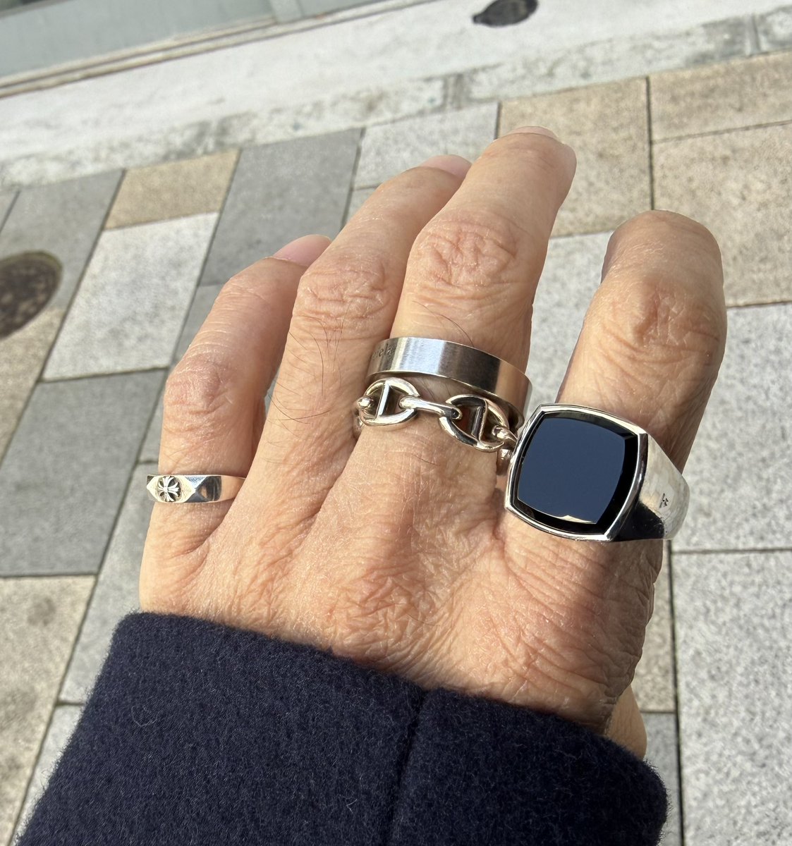 BarabasiNavy's tweet photo. 最近4kgぐらい痩せたのは良いのだが、痩せる前に買ったリングが緩くなりすぎて落としそうで怖い 笑 https://t.co/BZGw4tCUw6