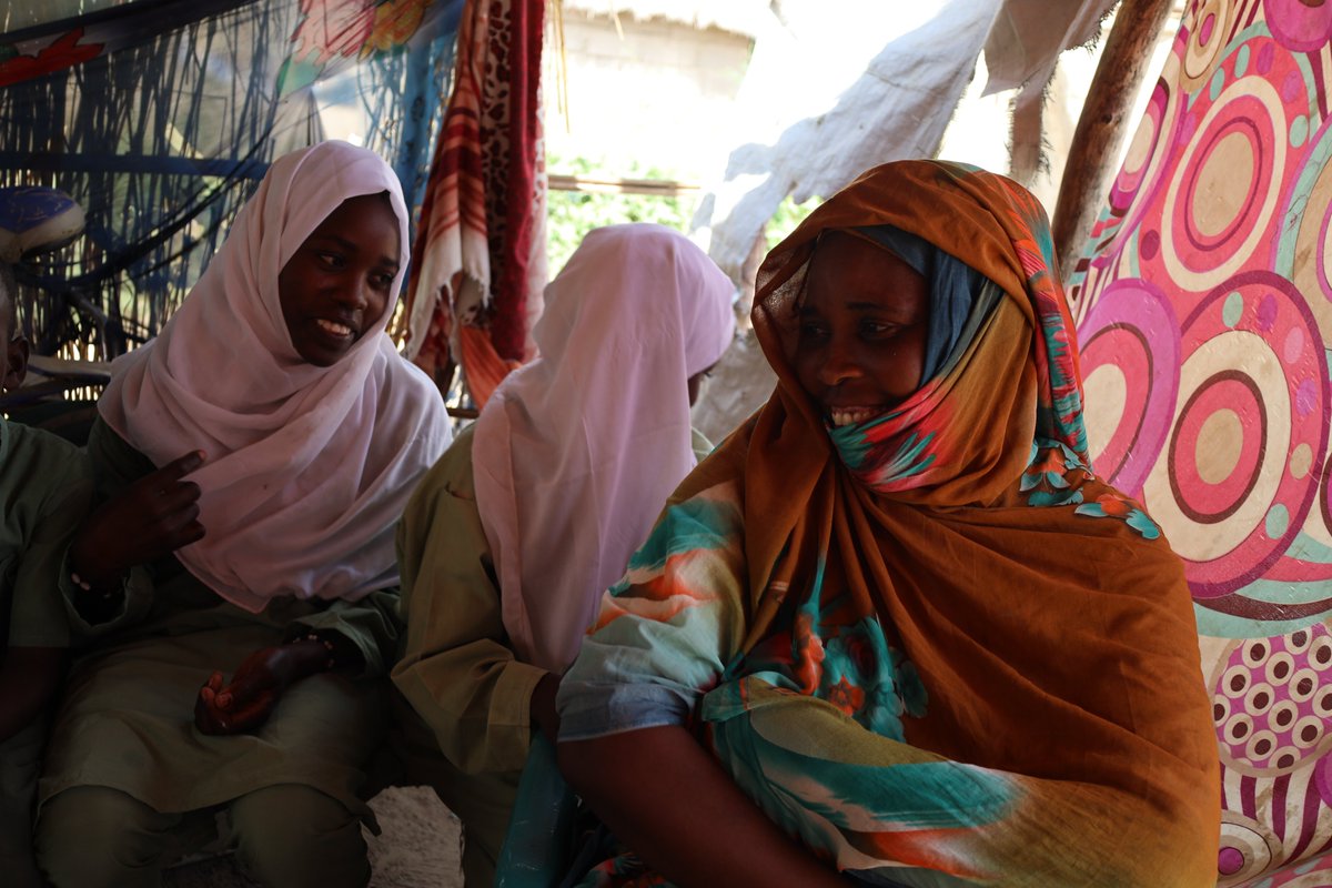 UNHCRinSudan's tweet image. Qesma fled conflict in Khartoum with her 5 children &amp;amp; found safety in Kassala. After months in a makeshift shelter, she’s starting to build a permanent home.

With her income now covering basic needs, cash assistance through #PROSPECTS 🇳🇱 helped make this dream possible🏠💙