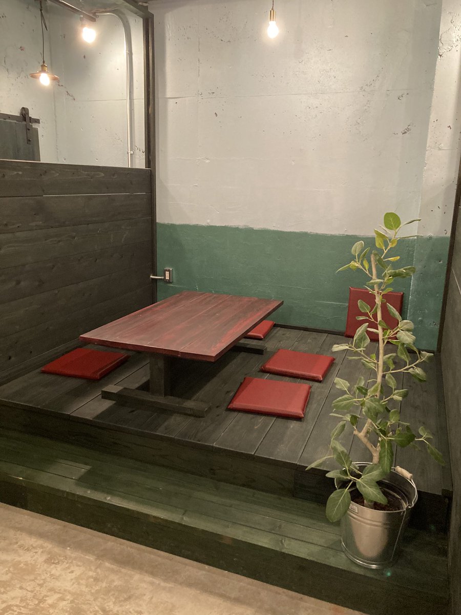 menya_joutarou's tweet photo. 麺屋承太郎プロデュース

『麺カフェ花京院』

オープンまであと2週間ッ!!

外装、内装は概ね完成！

ナイスガイの店長はトイレの汚いのだけは我慢ならんタチなので、綺麗に仕上げました🥴✨

2/14（土）グランドオープン！
よろしくお願いします🙇 https://t.co/rJQ7EcMkKQ