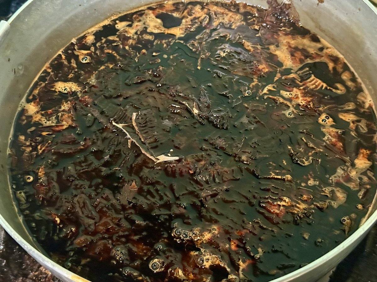 染わかのお醤油は

濃口と溜まりをブレンドしたものに

鰹と昆布を入れて軽く煮立て出汁醤油にしております。

なので魚介にはベストマッチするのです。

特に寿司には最強となります。

あ、本日営業です！