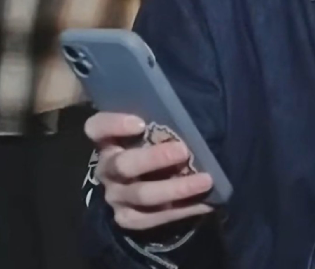 mmsn_fz's tweet photo. 深澤さんがスマホカバーにつけてるシール、ずっと判別できてなかったけどカウコンメイキングのおかげで特定❗✨無事、お揃いを購入できました～🫶💜
【B-SIDE LABELポケモンステッカー ガーディ＆ウインディ】 https://t.co/DhkMBt1a4m