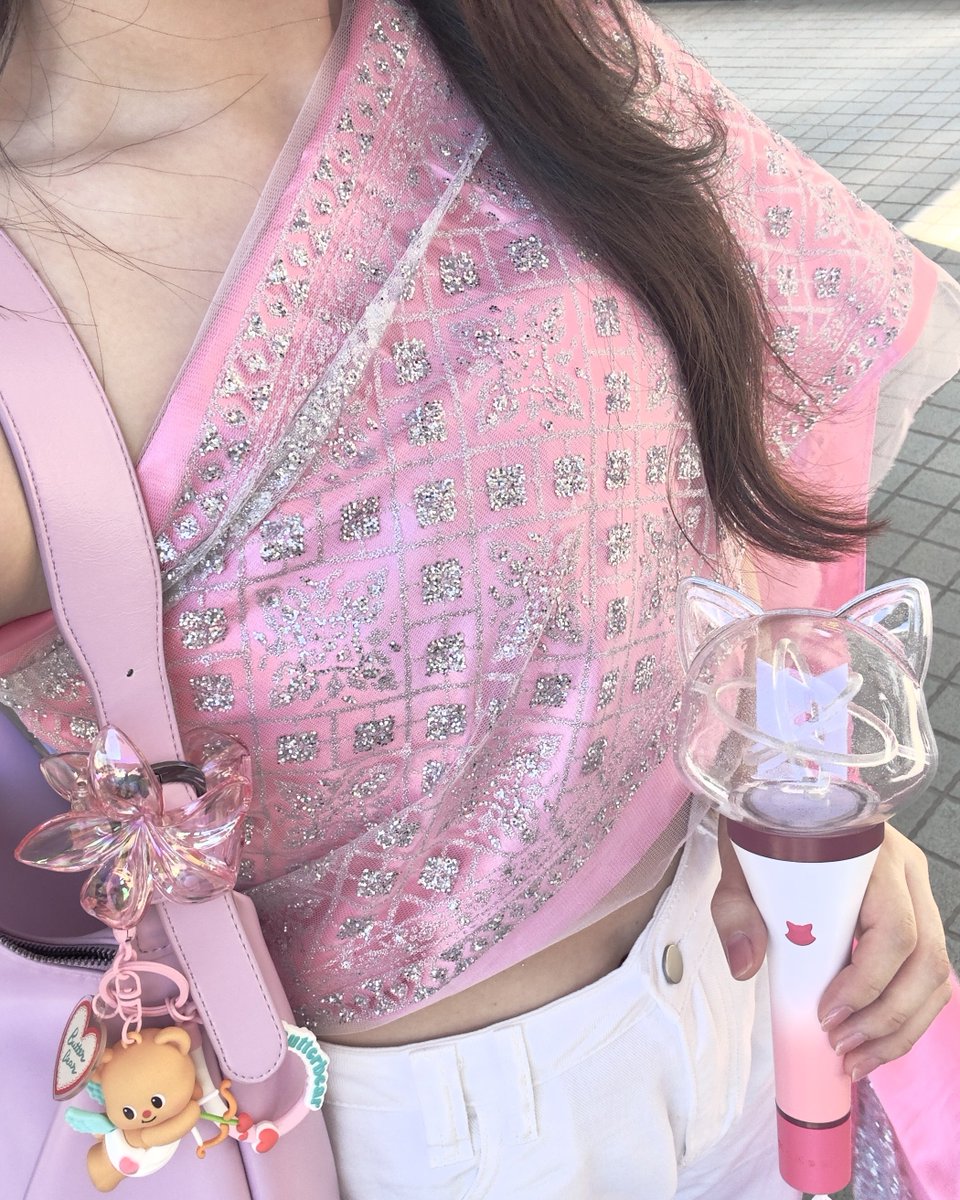 _25julkid's tweet image. ใส่สไบกับยีนส์มันไม่ได้มีมานานละเรอะทำไมพึ่งแมส นี่เคยใส่ไปคอนดรีมแคชเชอร์นะ55555555555555