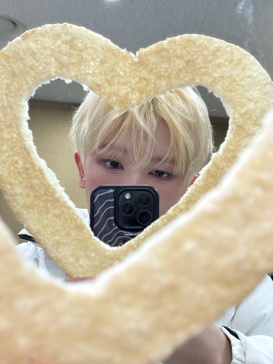 [#DONGYEON]
How I love U💕
#POW #파우 #동연 #ComeTrue #컴트루