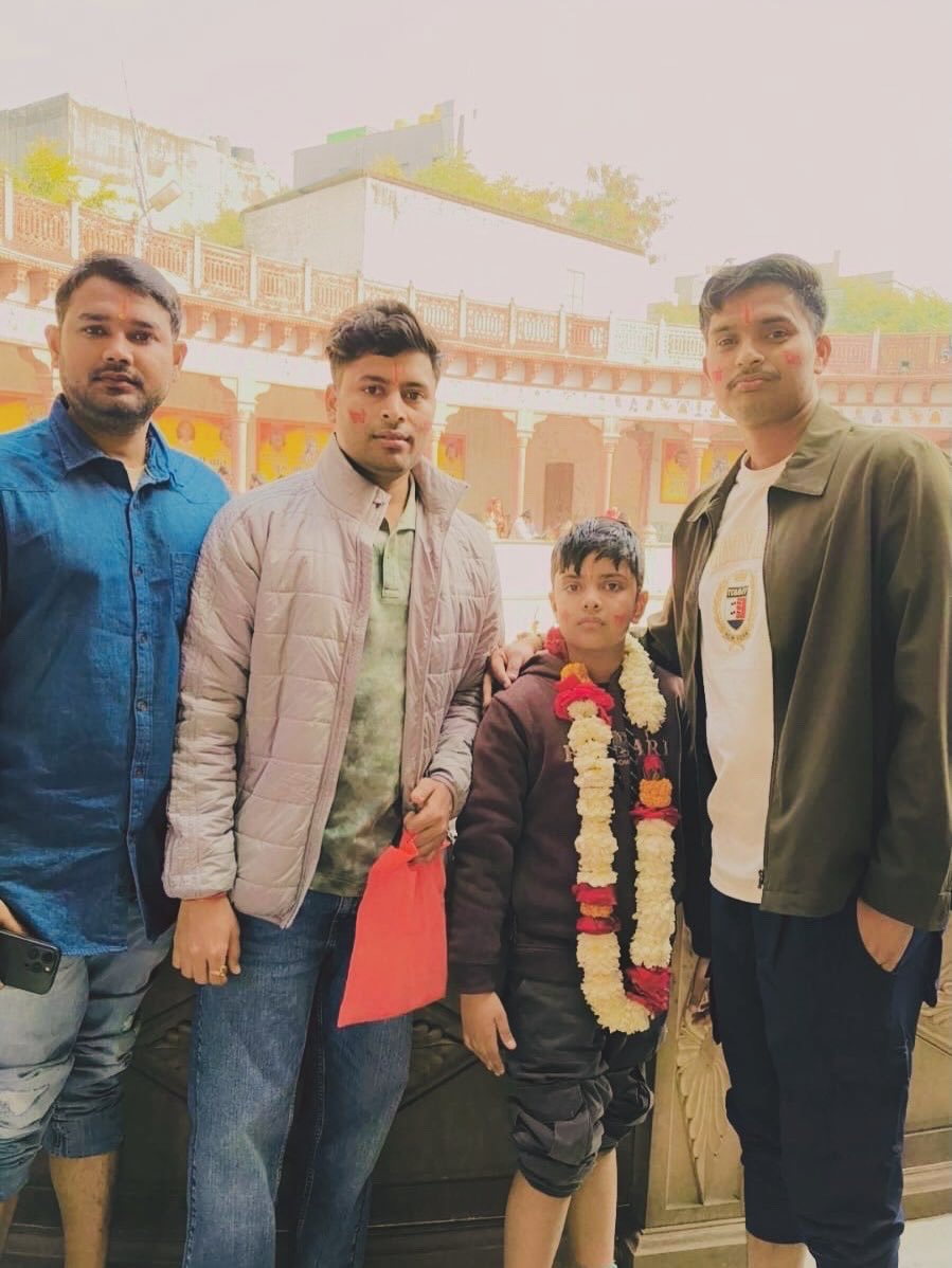 Guddukr005's tweet photo. मन में विश्वास तू सच्चा भर, अपना नित कर्म तू अच्छा कर, बाकी सब तू छोड़ दे ‘माधव’, मेरे श्याम धणी की इच्छा पर ।  #jaishreeshyam❤️🙏🏻
 #shayamkhund  
#khatushyamrajasthan🚩🙏🌷 
 #january2026 https://t.co/n1QH92MOiP