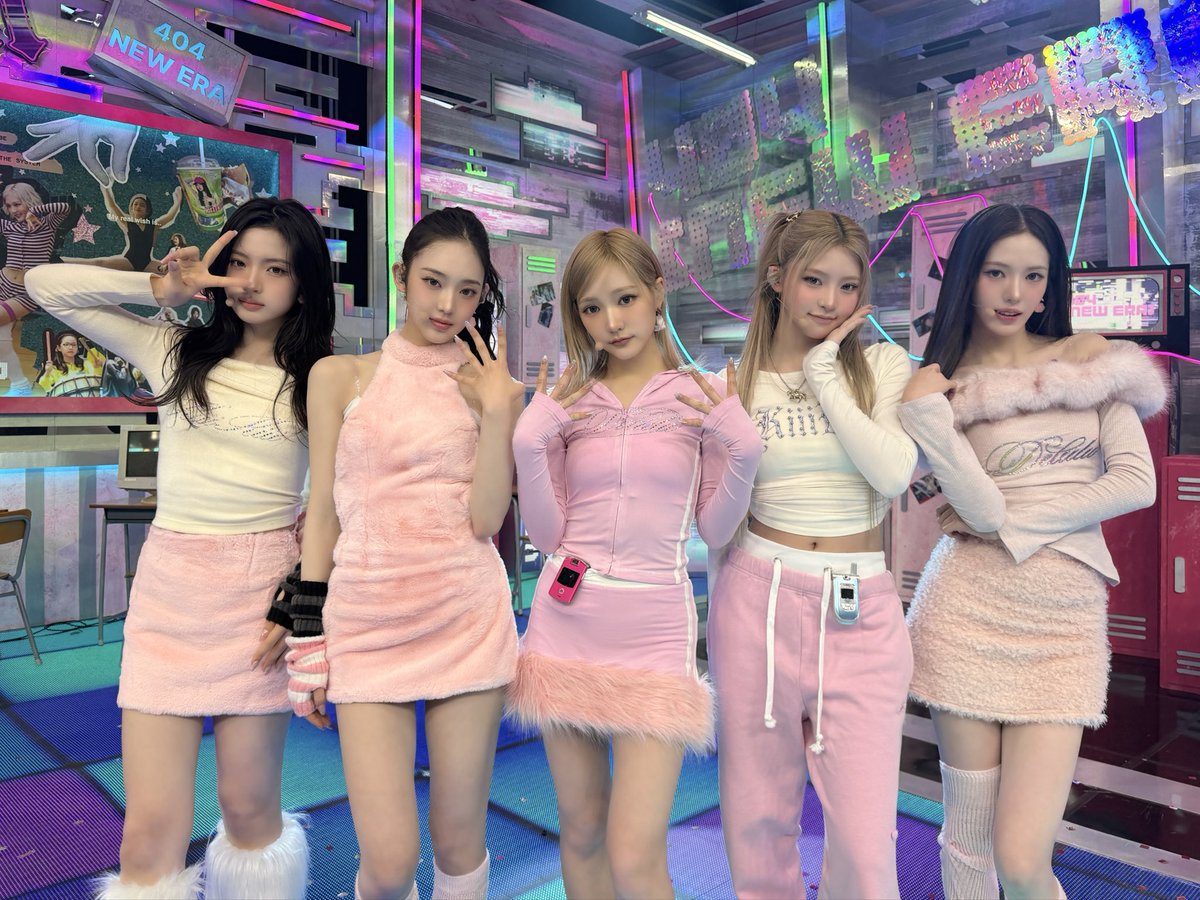 We_KiiiKiii's tweet image. [📸]
260201 #SBS #인기가요

인기가요까지 행복한 첫 주차 마무리💗
첫 미니 팬미팅도 완벽✨
우리 티키들 최고🫶

#KiiiKiii #키키
#404_NewEra #404_뉴에라 #DeluluPack 
#KiiiKiii_404_NewEra #KiiiKiii_DeluluPack