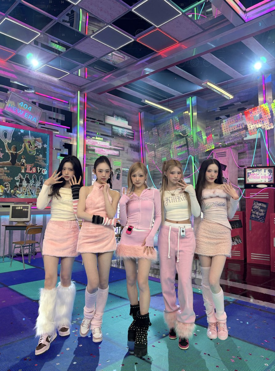 We_KiiiKiii's tweet image. [📸]
260201 #SBS #인기가요

인기가요까지 행복한 첫 주차 마무리💗
첫 미니 팬미팅도 완벽✨
우리 티키들 최고🫶

#KiiiKiii #키키
#404_NewEra #404_뉴에라 #DeluluPack 
#KiiiKiii_404_NewEra #KiiiKiii_DeluluPack