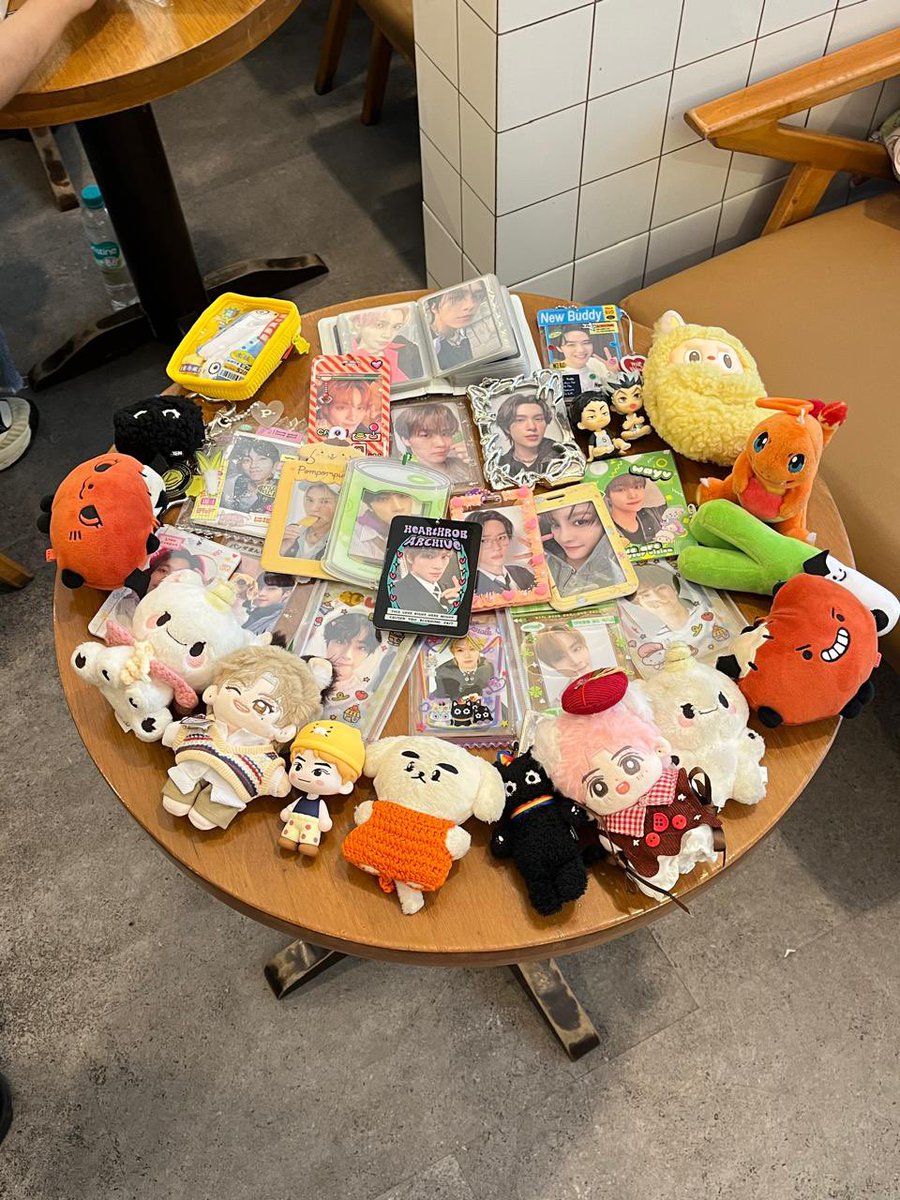 Hatur nuhun teteh-teteh nu tos sarumping di acara tehmin kamari🤩
Atosan meluk dan kissna nya🤍